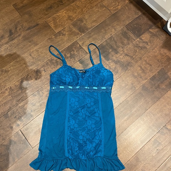 Prussian blue camisole with ribbing and intricate detailing. - Picture 3 of 6
